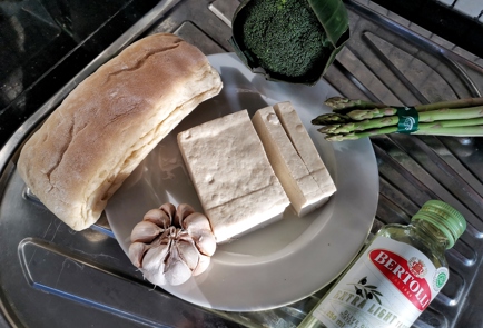 Фото шага рецепта Веганская чиабатта с тофу и спаржей 151209 шаг 1  
