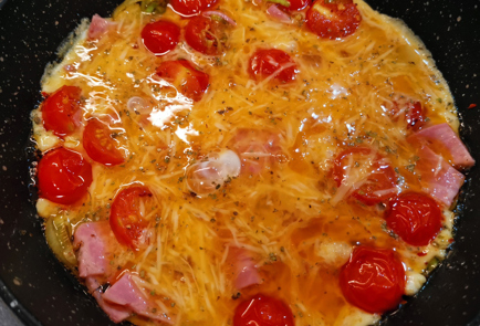 Фото шага рецепта Ветчина с помидорами и сыром чеддер 151980 шаг 8  