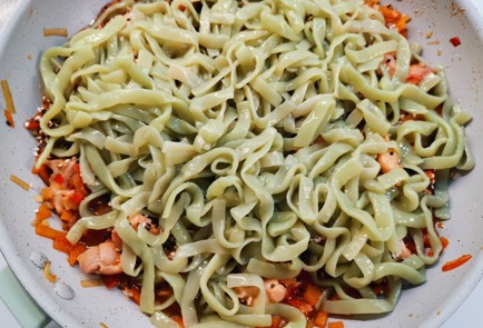 Фото шага рецепта Вок с курицей 190888 шаг 12  