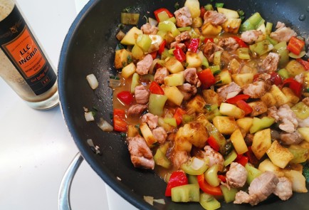 Фото шага рецепта Вок со свининой 190744 шаг 11