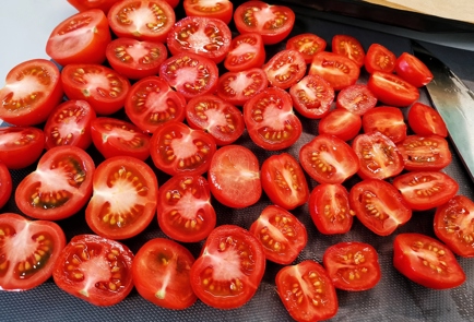 Фото шага рецепта Вяленые помидоры в духовке поитальянски 150967 шаг 2  