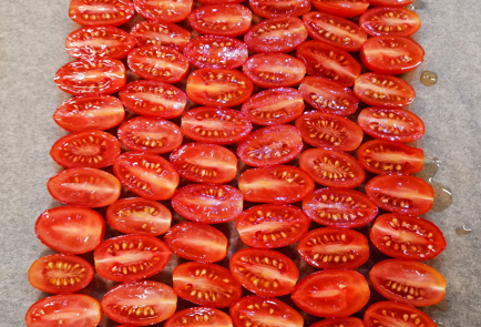 Фото шага рецепта Вяленые в духовке помидоры черри с травами 151556 шаг 4  