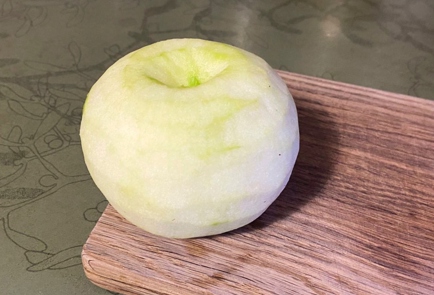 Фото шага рецепта Яблочные колечки в кляре с орехами 173437 шаг 1  