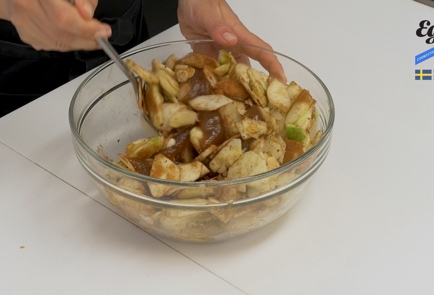 Фото шага рецепта Яблочный пирог с ванильным соусом 136793 шаг 1  