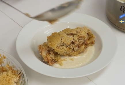 Фото шага рецепта Яблочный пирог с ванильным соусом 136793 шаг 5  