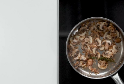 Фото шага рецепта Яичная лапша с грибами в сливочном соусе 173477 шаг 5  