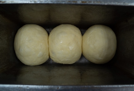 Фото шага рецепта Японский молочный хлеб 140099 шаг 5  