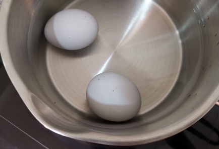 Фото шага рецепта Яйца фаршированные икрой и зеленью 186388 шаг 1  