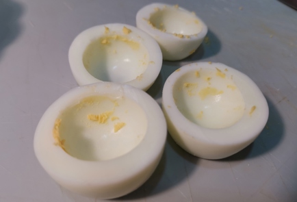 Фото шага рецепта Яйца фаршированные икрой и зеленью 186388 шаг 7  