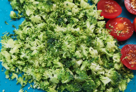 Фото шага рецепта Южноевропейский салат из капусты 151962 шаг 2  