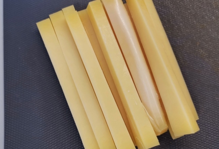 Фото шага рецепта Закуска из бекона с сыром 152920 шаг 1  