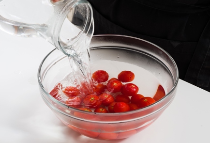 Фото шага рецепта Закуска из маринованных помидоров с килькой 152631 шаг 1  