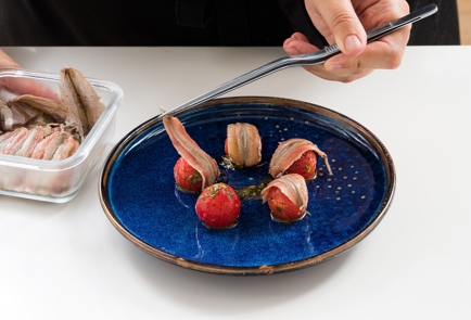Фото шага рецепта Закуска из маринованных помидоров с килькой 152631 шаг 10  