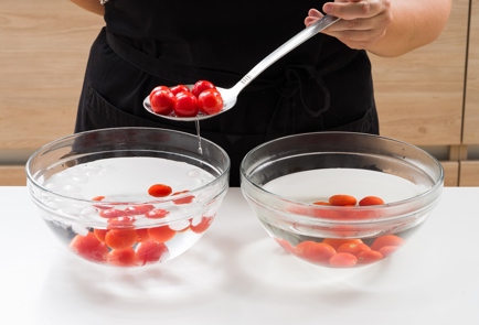 Фото шага рецепта Закуска из маринованных помидоров с килькой 152631 шаг 2  