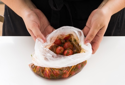 Фото шага рецепта Закуска из маринованных помидоров с килькой 152631 шаг 8  