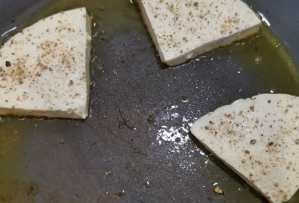 Фото шага рецепта Закуска из обжаренного адыгейского сыра 173709 шаг 6  