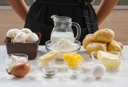 Фото шага рецепта Заливной пирог на кефире с картошкой и грибами 174916 шаг 1  
