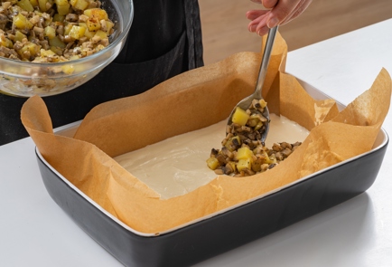 Фото шага рецепта Заливной пирог на кефире с картошкой и грибами 174916 шаг 10  