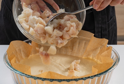 Фото шага рецепта Заливной пирог на кефире с рыбой и капустой 174917 шаг 10  