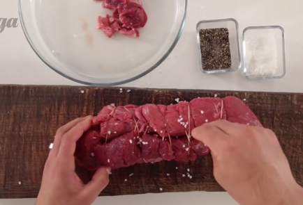 Вкусная говядина куском в духовке - классический рецепт с фото