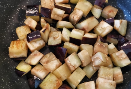 Фото шага рецепта Запеченный картофель с сыром и баклажанами 152350 шаг 2  
