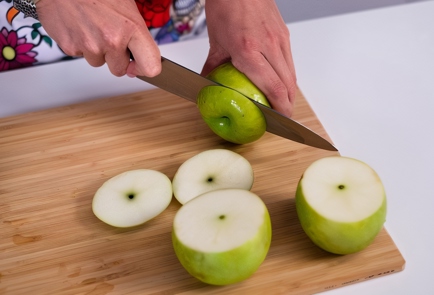 Фото шага рецепта Запеченные яблоки с творогом и ягодами 138702 шаг 1  