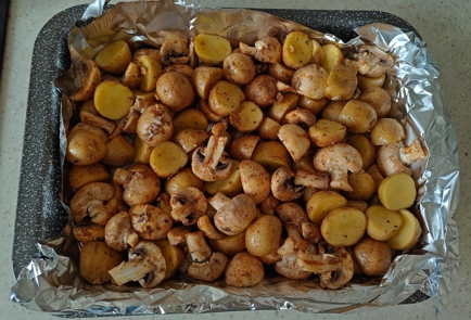 Фото шага рецепта Запеченный картофель с шампиньонами 176369 шаг 10  