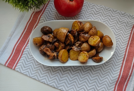 Фото шага рецепта Запеченный картофель с шампиньонами 176369 шаг 11  