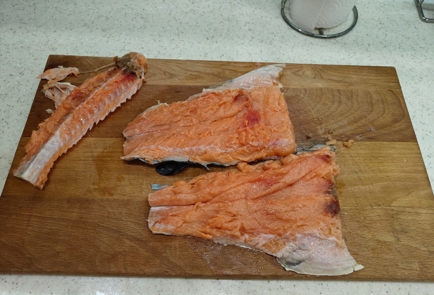 Фото шага рецепта Запеченный лосось с соусом из кокосового молока и шпината 175762 шаг 1  