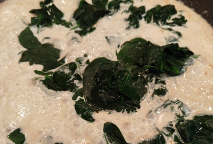 Фото шага рецепта Запеченный лосось с соусом из кокосового молока и шпината 175762 шаг 12  