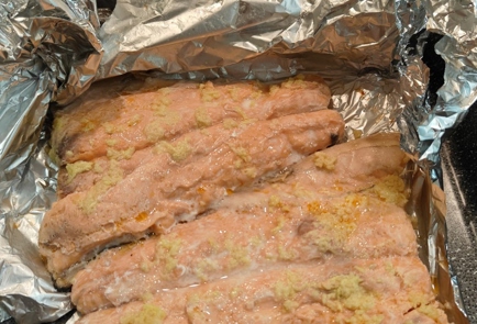 Фото шага рецепта Запеченный лосось с соусом из кокосового молока и шпината 175762 шаг 13  