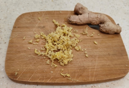 Фото шага рецепта Запеченный лосось с соусом из кокосового молока и шпината 175762 шаг 2  