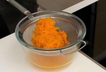 Рецепт: Творожная запеканка с морковью и яблоком под соусом - Отличный,полезный десерт.