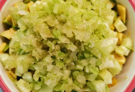 Фото шага рецепта Зеленый салат с маслом расторопши 152933 шаг 8  