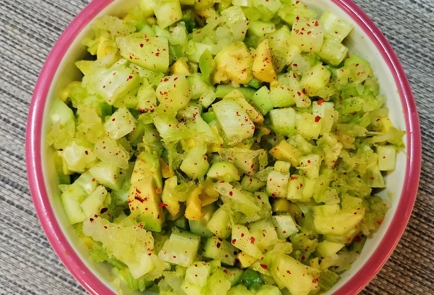 Фото шага рецепта Зеленый салат с маслом расторопши 152933 шаг 9  