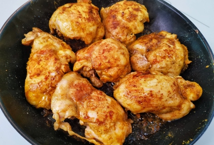 Фото шага рецепта Жареное филе куриного бедра карримасала 151210 шаг 10  