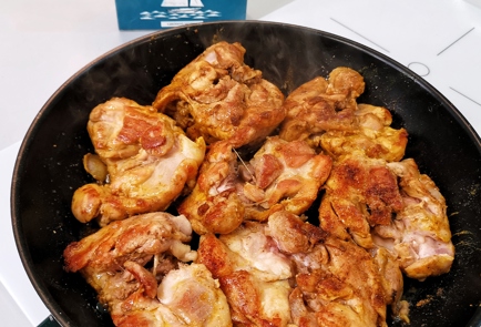 Фото шага рецепта Жареное филе куриного бедра карримасала 151210 шаг 9  