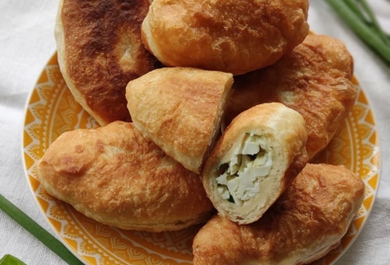 Фото шага рецепта Жареные пирожки с луком и яйцом 173611 шаг 21  
