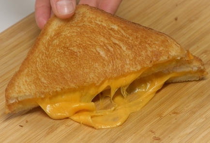 Фото шага рецепта Жареный сэндвич с сыром 138987 шаг 4  