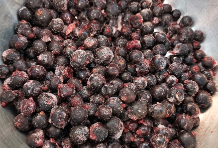 Фото шага рецепта Зимний морс из замороженных ягод 151285 шаг 2  