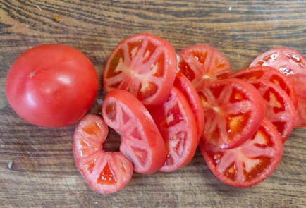 Фото шага рецепта Зубатка с помидорами и луком 175508 шаг 7  