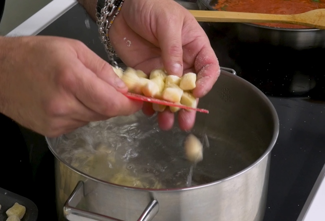 Как делать итальянские картофельные ньокки (с видео)