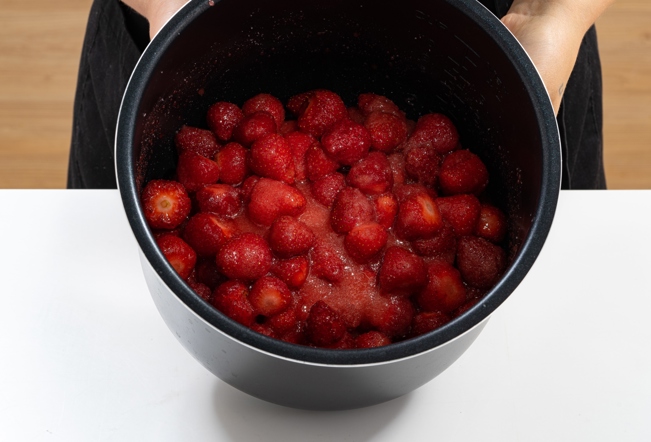 Вкусное клубничное варенье с целыми ягодами