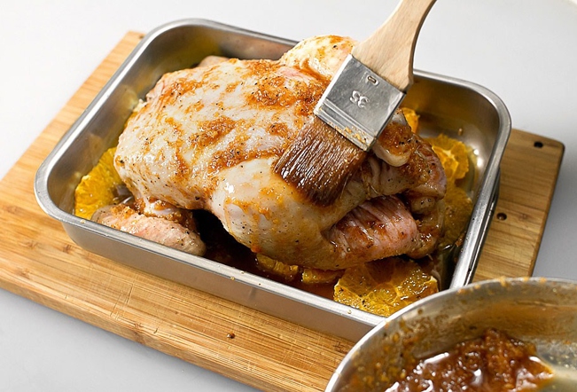 Курица в духовке, запеченная с имбирем и чесноком: пошагово с фото