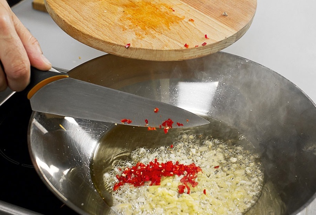 Рецепт блюда Жареный рис с мясом и яйцом по-китайски по шагам с фото и временем приготовления