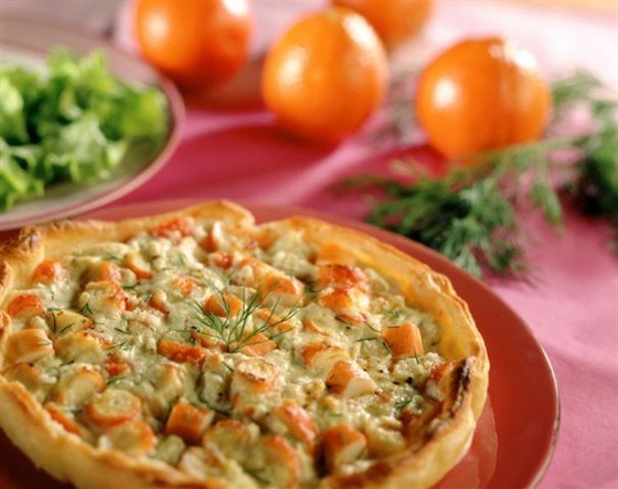 Фото рецепт Пирог с крабовыми палочками и брынзой