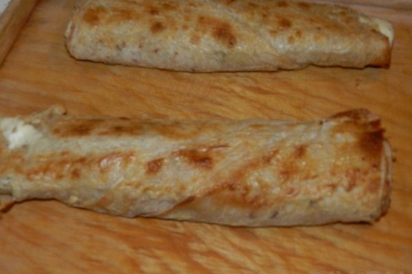 Фото рецепт Конвертики из лаваша с ветчиной и сыром