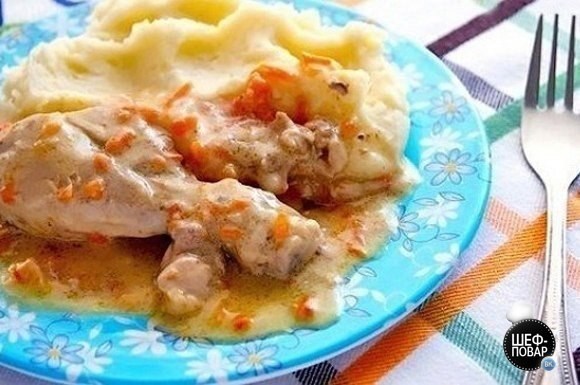 Фото рецепт Курица в молочно-сметанном соусе с грибами