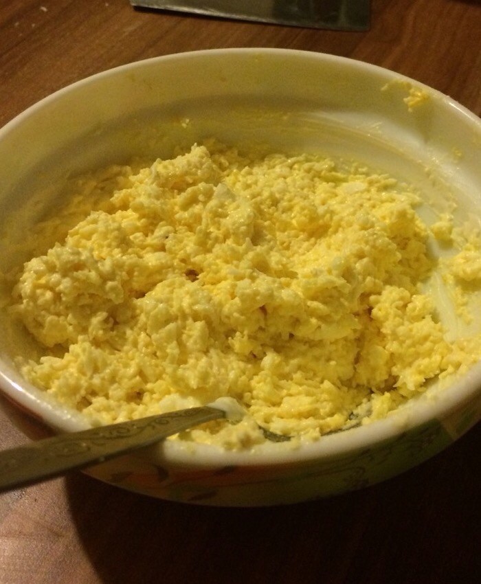 Фото рецепт Сырный салат с яйцом и чесноком