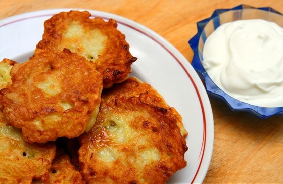 Фото рецепт Картофельные котлеты с грибным соусом